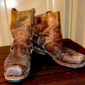 Short men’s harness Frye boots
